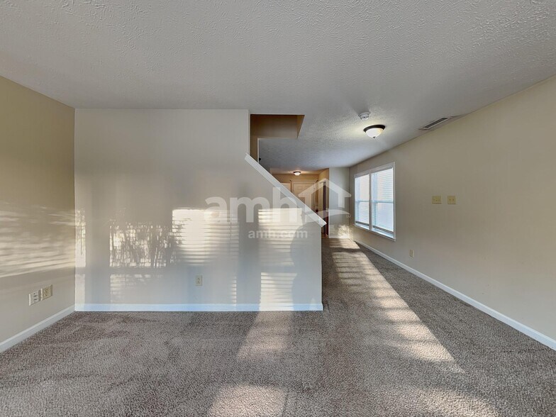 Building Photo - 926 Littleton Dr