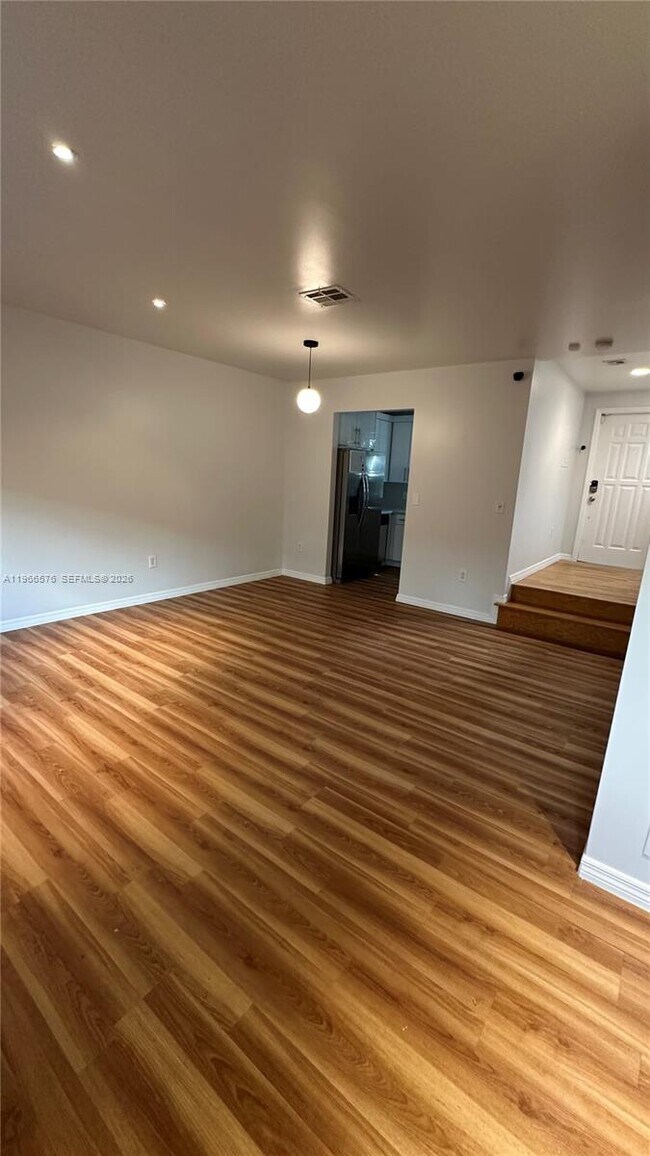 Building Photo - 3063 Center St