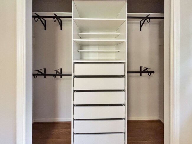 Building Photo - Cozy 4 BR 2 BR House in Piedmont Hills!