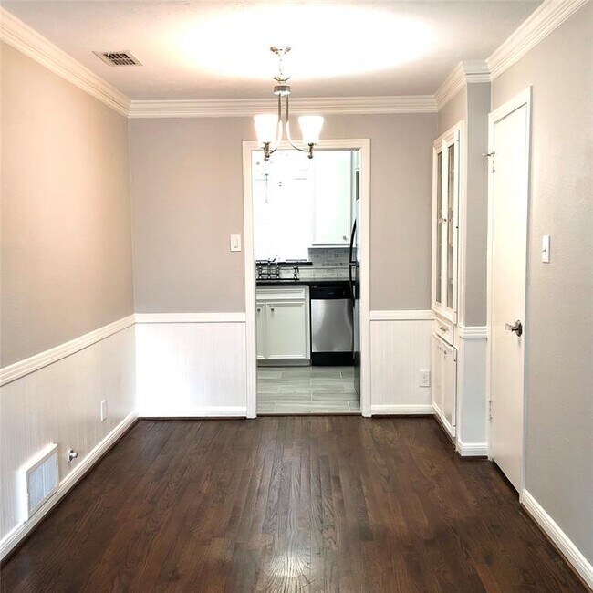 Building Photo - 2402 Watts St