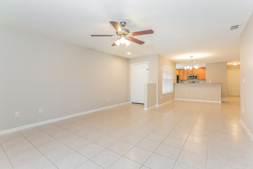 Building Photo - 2221 Heathwood Cir