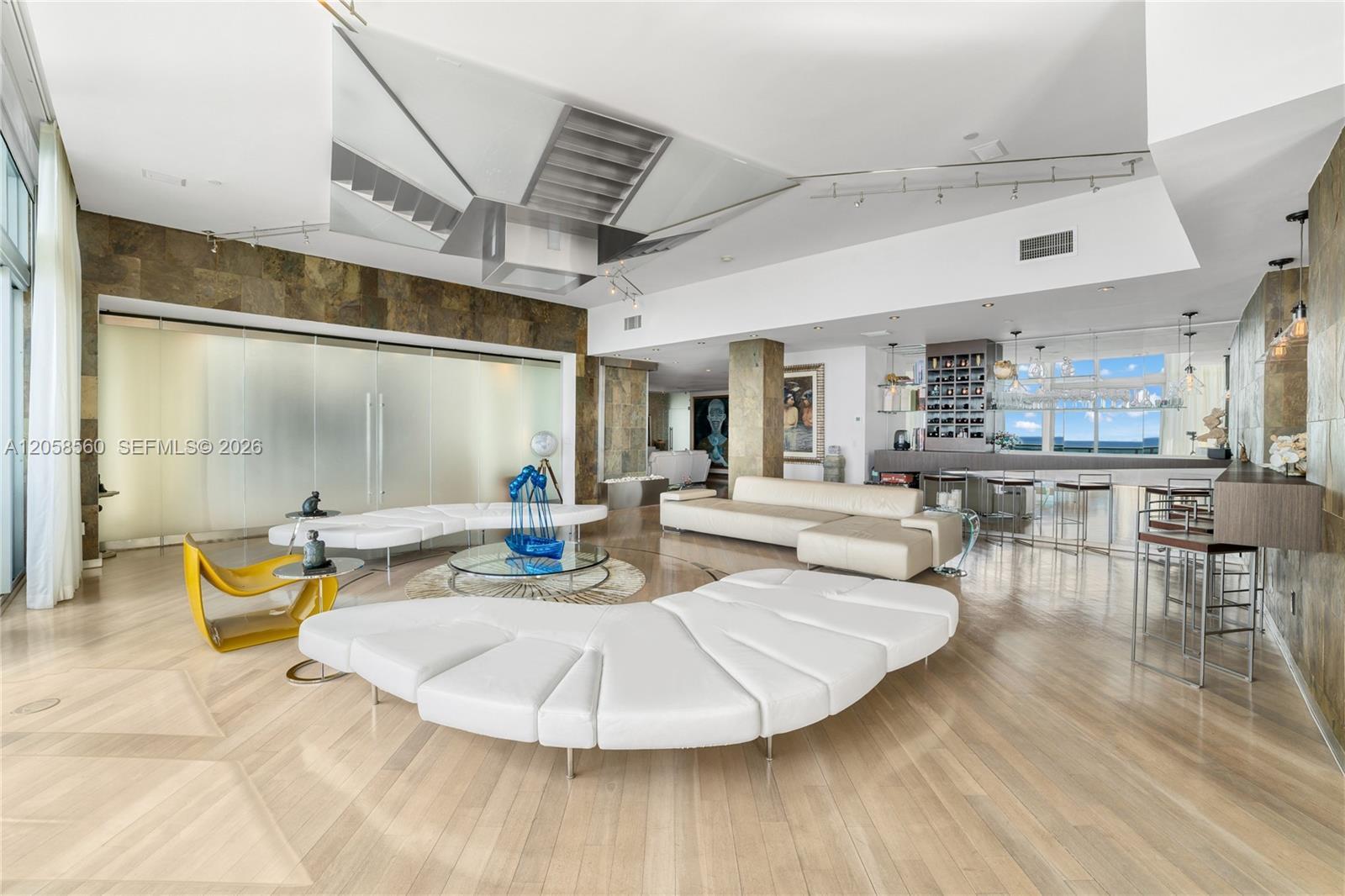 Building Photo - 1331 Brickell Bay Dr