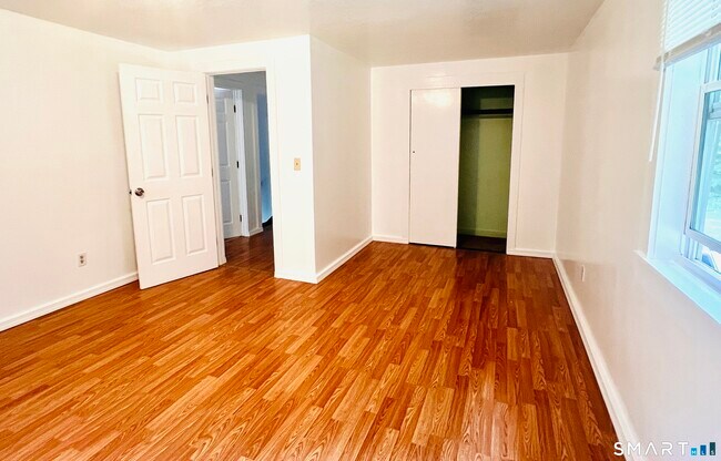 Building Photo - 367 Colebrook River Rd