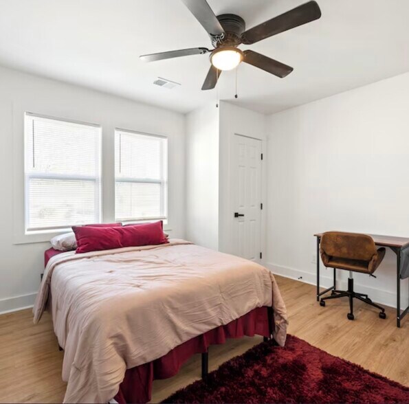 Building Photo - 2484 Calvin Ave