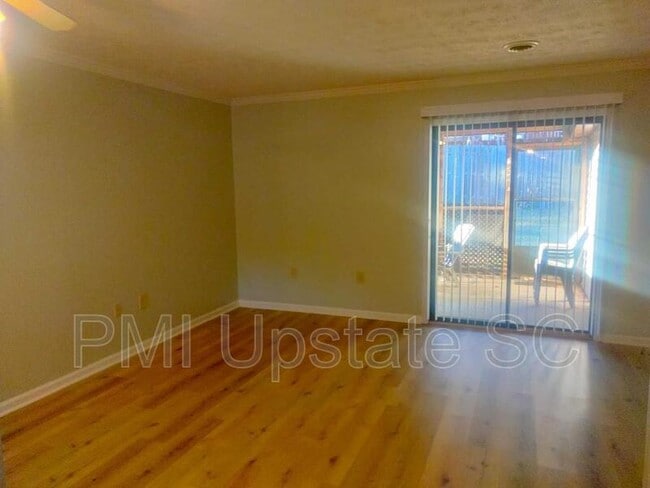 Building Photo - 100 Buttercup Way