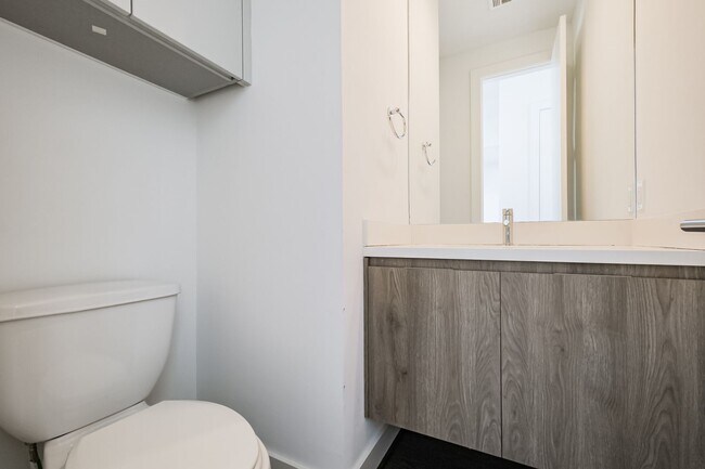 Building Photo - Welcome to this absolutely STUNNING Townhome!!