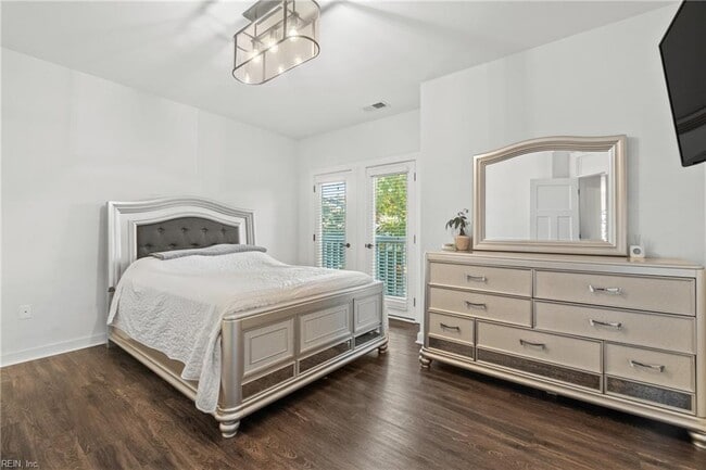 Building Photo - 7922 Shore Dr