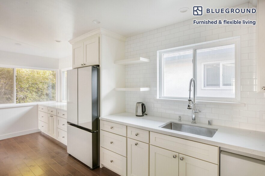 Building Photo - 743 Roble Ave