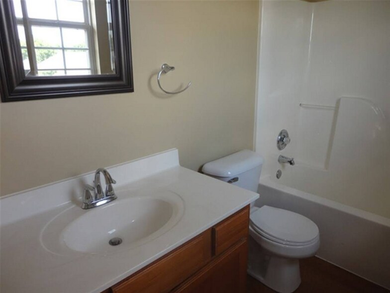 Building Photo - 936 Hathaway Dr
