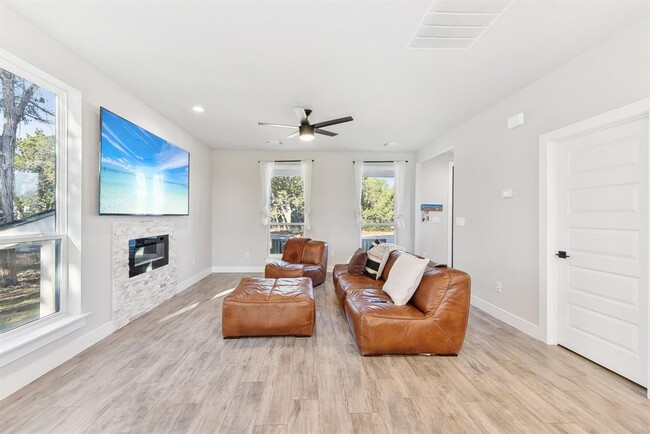 Building Photo - 25 Woodacre Dr