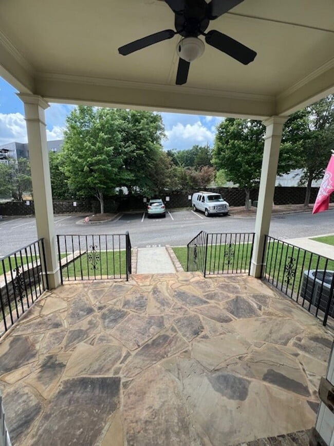 Building Photo - 2 bed 2.5 Condo- Great Location!