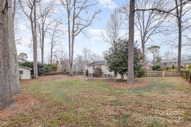 Building Photo - 4014 Sulkirk Rd