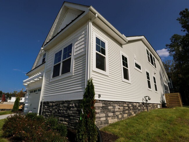 Building Photo - Luxury New Build in RounTrey – 4 Bed, 3 Ba...