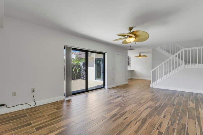 Building Photo - 2324 23rd Ct