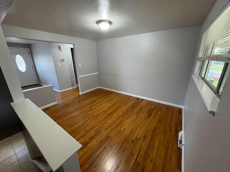 Building Photo - 7641 Elmwood Ln