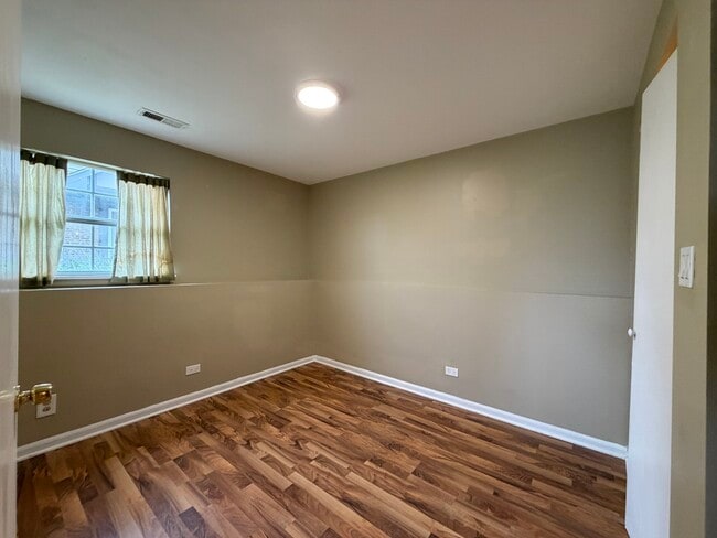 Building Photo - 301 Cherrywood Ct