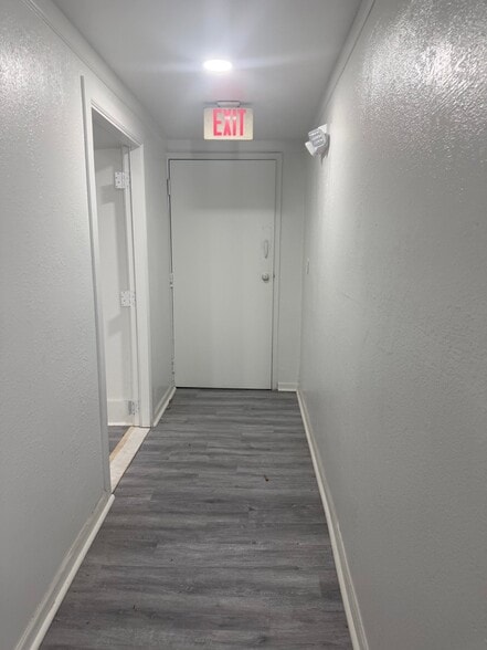 Building Photo - 1412 Dauphin Ln