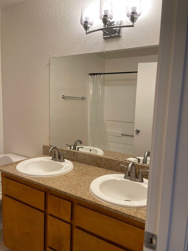 Building Photo - Chico Condo- MOVE IN SPECIAL- Elegant-3 be...