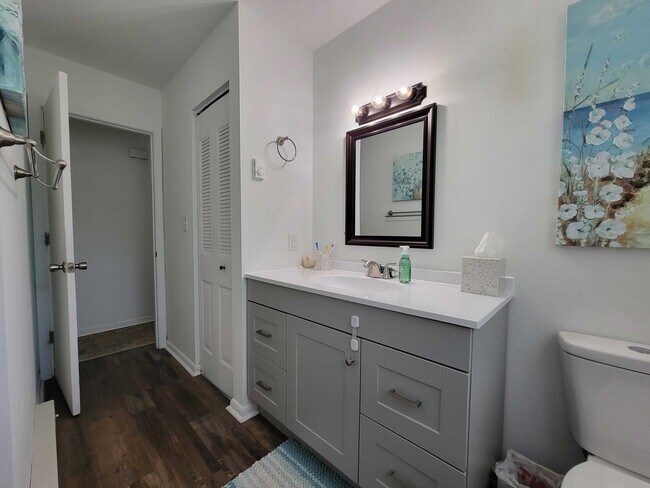 Building Photo - 350 Blue Bell Dr