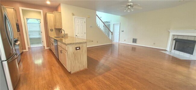 Building Photo - 4937 Chalden Ln NE