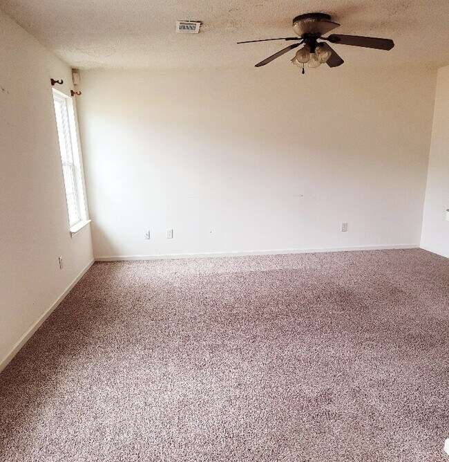 Building Photo - 127 Pine Mast Ct