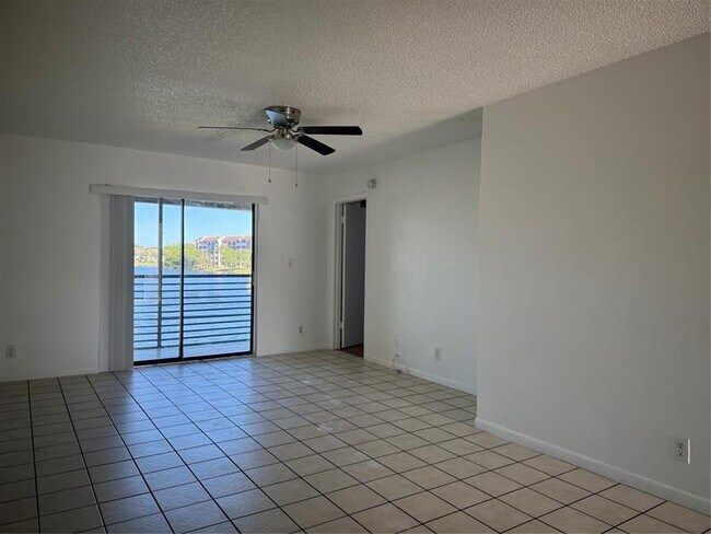 Building Photo - 10007 Winding Lake Rd