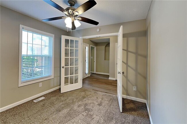 Building Photo - 6778 Oakhurst Ct