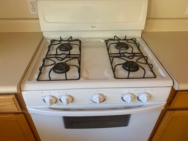 Building Photo - 2 Bedroom, 1 Bath apartment