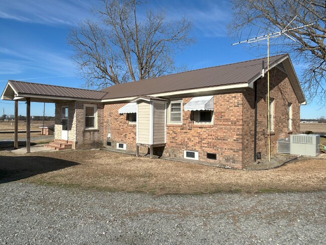 Building Photo - "Charming 3-Bedroom Home with Inviting Spa...