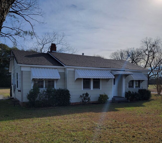 Building Photo - A LOT TO SEE! CALL US FOR A SHOWING!