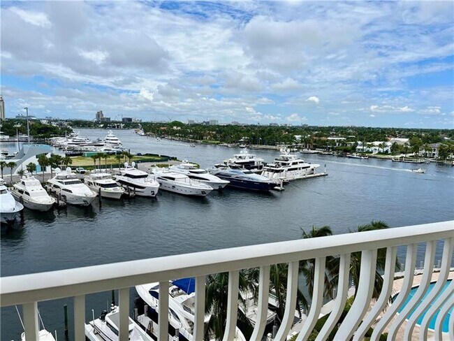 Building Photo - 1 Las Olas Cir