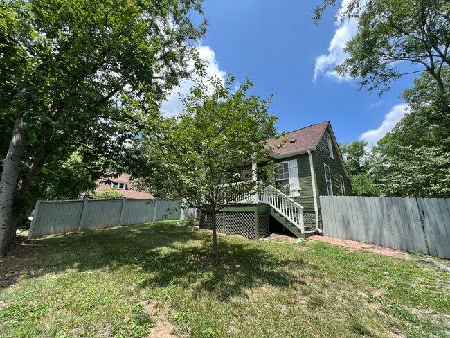 Building Photo - 711 Cherokee Ave