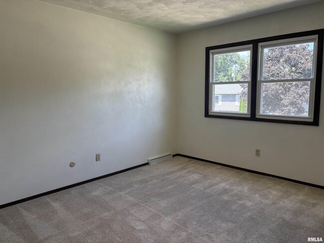 Building Photo - 2827 W 66th St