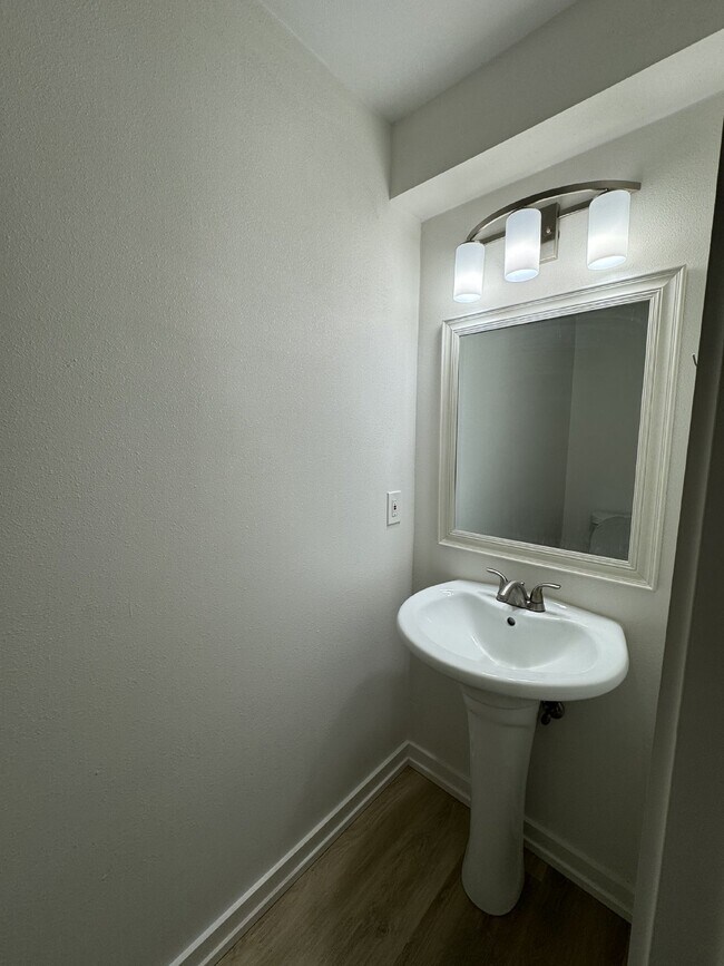 Building Photo - "Charming 1-Bedroom Haven with 1.5 Baths on Hines Avenue, Waco"