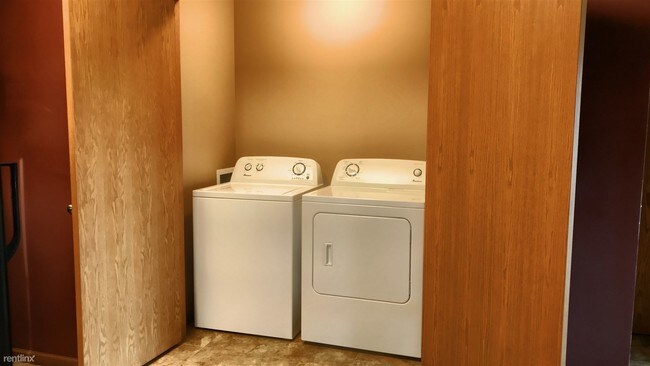 Building Photo - 2 br, 1 bath Condo - 2710 10th St 2710 Nor...