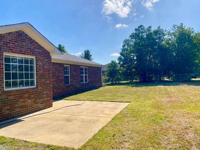 Building Photo - 2560 Nicholson Dr