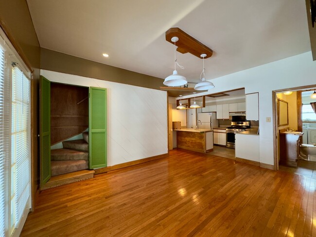 Building Photo - One-of-a-Kind 4-Bed/2-Bath Landsdowne Duplex!