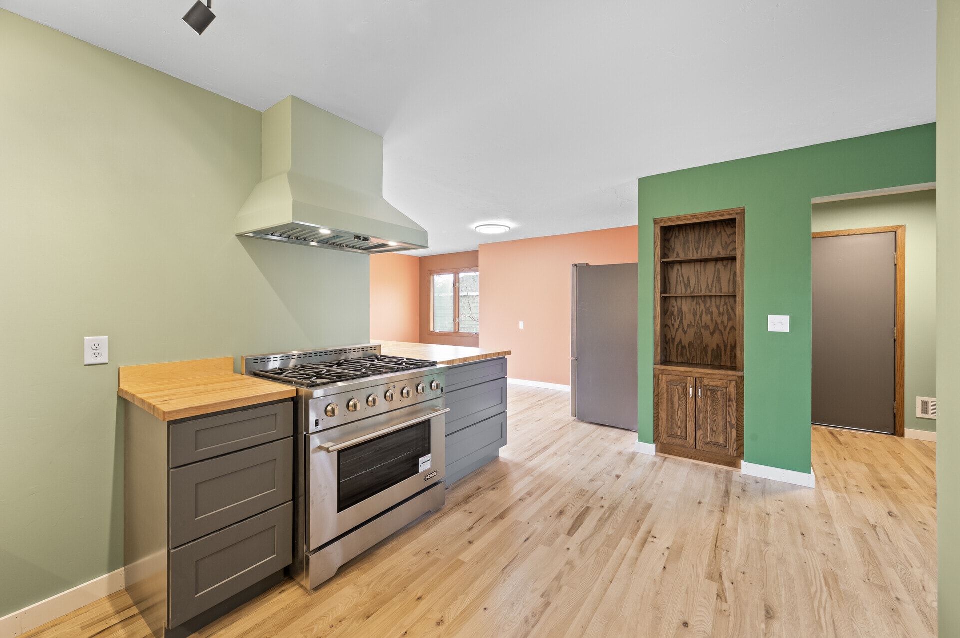 Building Photo - 5616 Nevada Ave N