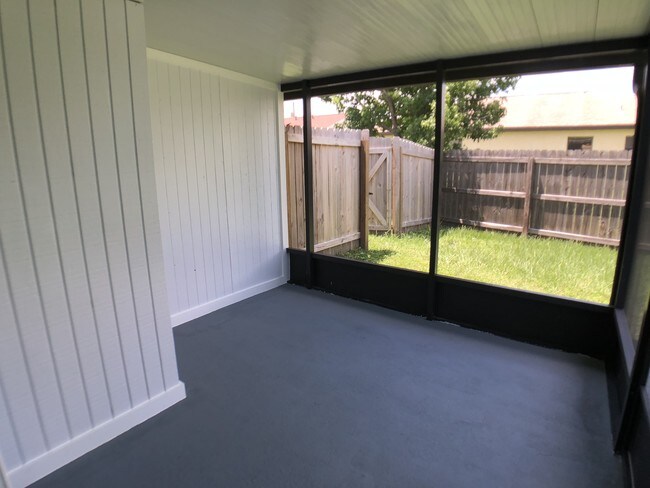 Private Screened Back Porch - 834 Faull Dr