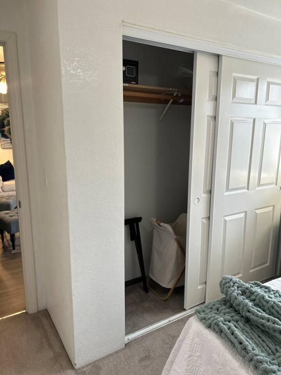 Building Photo - 563 Primrose Dr