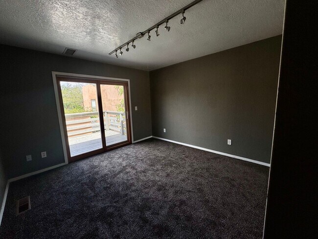 Building Photo - 870 Southeast Cir NW