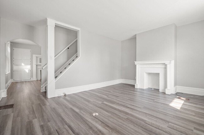 Building Photo - 362 Republic St