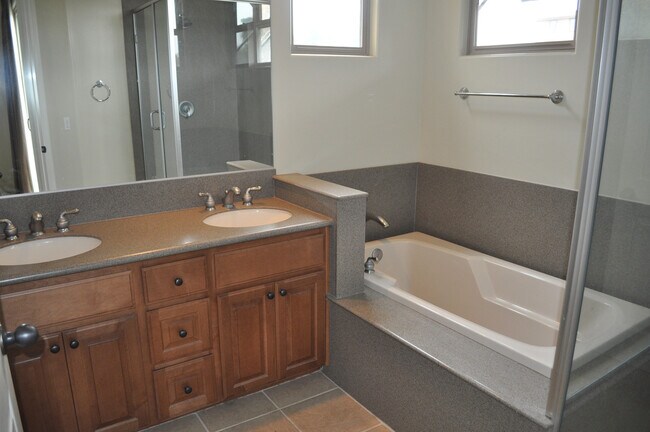 Building Photo - 4083 Morrell St