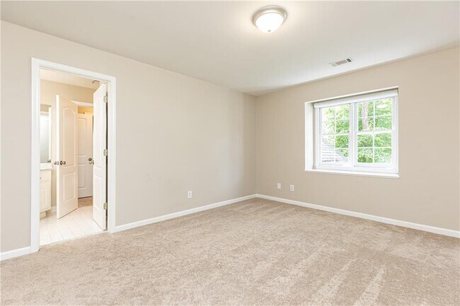 Building Photo - 9360 Nesbit Lakes Dr