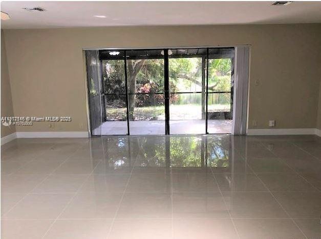 Building Photo - 4943 NW 82nd Ave