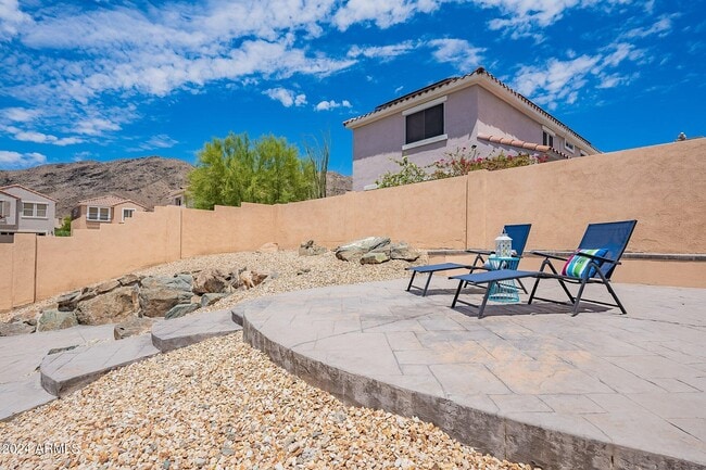 Building Photo - 445 W Mountain Sage Dr