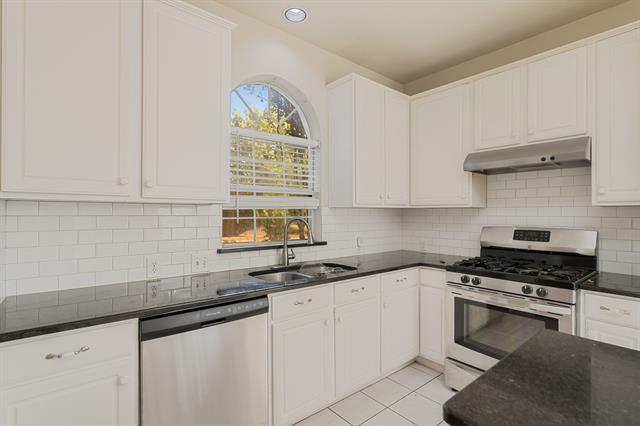 Building Photo - 7905 Pirates Cove Dr