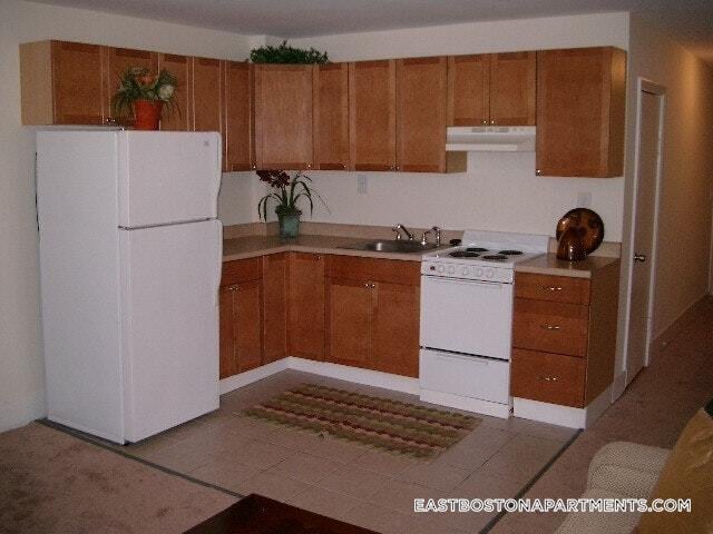 Building Photo - 210 Maverick St