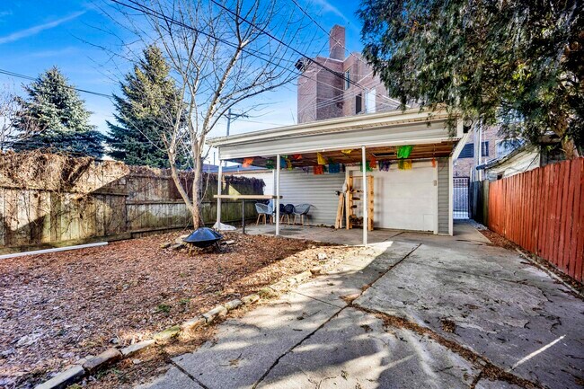 Building Photo - 3651 S Archer Ave