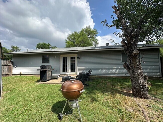 Building Photo - 1602 Sagebrush Dr